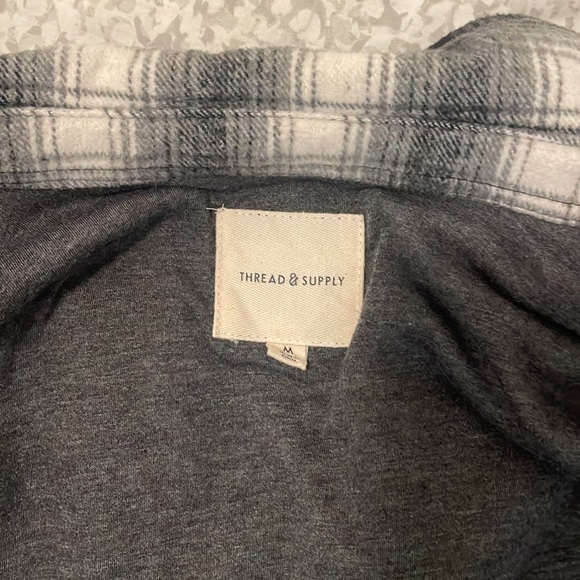 Thread & Supply Shacket size M - Picture 2 of 3
